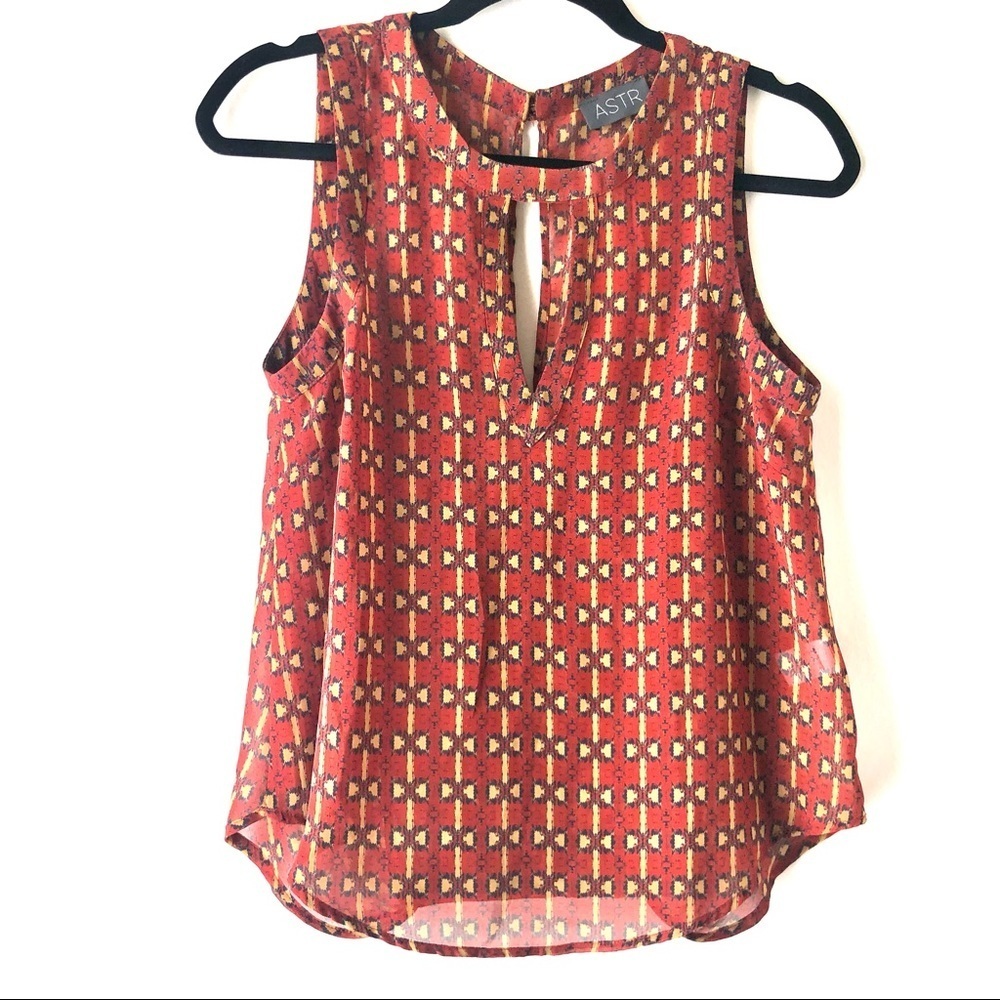 🛍4/$25! ASTR the Label Geometric Open-Back Top